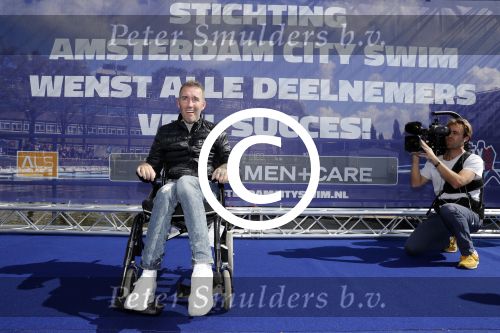 Amsterdam 3 september 2017  
ALS Cityswim in de amsterdamse grachten. Fernando Ricksen