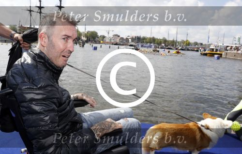 Amsterdam 3 september 2017  
ALS Cityswim in de amsterdamse grachten. Fernando Ricksen deed de opening