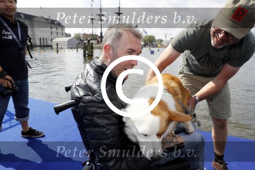 Amsterdam 3 september 2017  
ALS Cityswim in de amsterdamse grachten. Fernando Ricksen deed de opening
