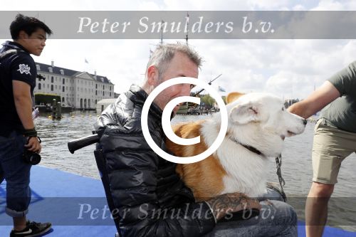 Amsterdam 3 september 2017  
ALS Cityswim in de amsterdamse grachten. Fernando Ricksen deed de opening