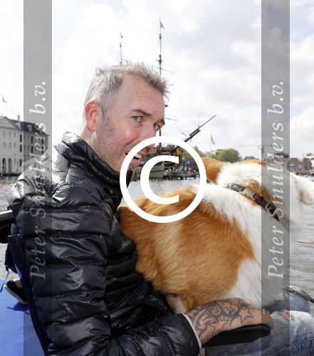 Amsterdam 3 september 2017  
ALS Cityswim in de amsterdamse grachten. Fernando Ricksen deed de opening