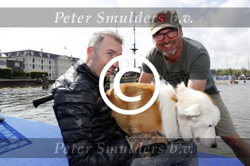 Amsterdam 3 september 2017  
ALS Cityswim in de amsterdamse grachten. Fernando Ricksen deed de opening