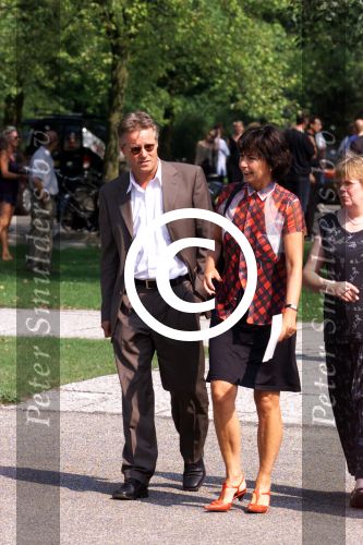 Amsterdam 25 augustus 2001

  Begrafenis van Sylvia Millecam op Westgaarde.
Fons te Poel

Peter Smulders bv