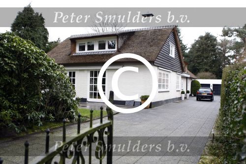 Laren 26 maart 2007
Fons te Poel verliefd met zijn vrouw in Laren. hun nieuwe huis
Peter Smulders bv
