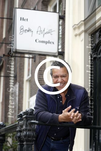Amsterdam 1 augustus 2017 
Frank Sanders voor het Betty Asfalt complex waar hij binnenkort zijn premiere heeft
