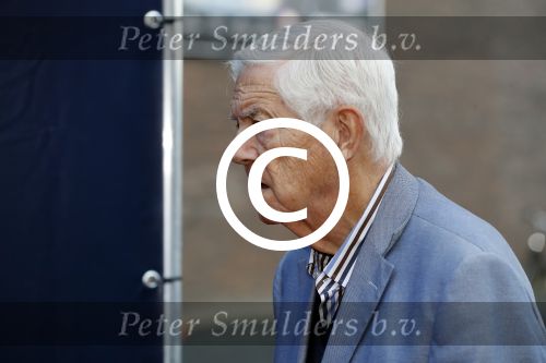 Apeldoorn 2 september 2017
Premiere Spaak in Omnisport . De hoofdrollen worden oa gespeeld door Tim Douwsma Aart Staartjes en Saskia Elise. Steven de Jong is de producent. Frits Bolkesteijn krijgt het eerste boek
