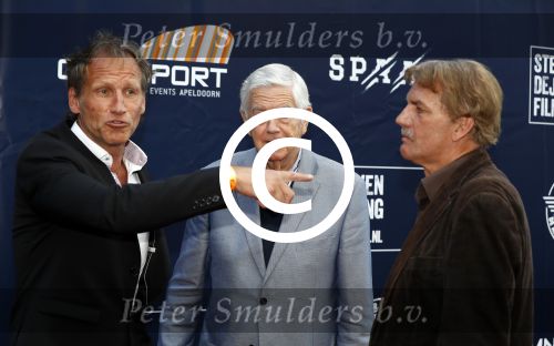 Apeldoorn 2 september 2017
Premiere Spaak in Omnisport . De hoofdrollen worden oa gespeeld door Tim Douwsma Aart Staartjes en Saskia Elise. Steven de Jong is de producent. Frits Bolkesteijn krijgt het eerste boek