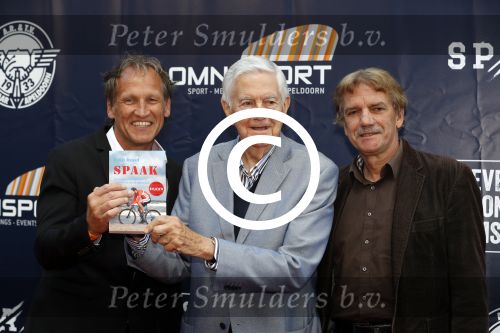 Apeldoorn 2 september 2017
Premiere Spaak in Omnisport . De hoofdrollen worden oa gespeeld door Tim Douwsma Aart Staartjes en Saskia Elise. Steven de Jong is de producent. Frits Bolkesteijn krijgt het eerste boek