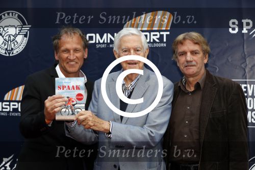 Apeldoorn 2 september 2017
Premiere Spaak in Omnisport . De hoofdrollen worden oa gespeeld door Tim Douwsma Aart Staartjes en Saskia Elise. Steven de Jong is de producent. Frits Bolkesteijn krijgt het eerste boek
