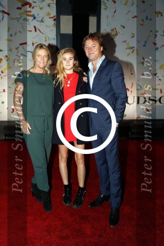 Amsterdam 19 september 2017 
Opening Hudsons Bay door Doutzen Kroes en Winnie Harlow. Chantal Janzen presenteert het programma. Frits Sissing met vrouw en dochter