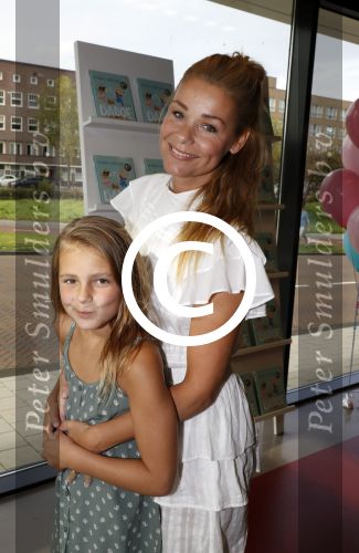 Amsterdam 4 september 2017
Boekpresentatie Jim Bakkum en Kirsten Michel. Froukje de Both met dochter