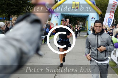 Amsterdam 9 september 2017
Edwin Evers staat op Run van radio 538 bij het Science park. Gerard  Joling