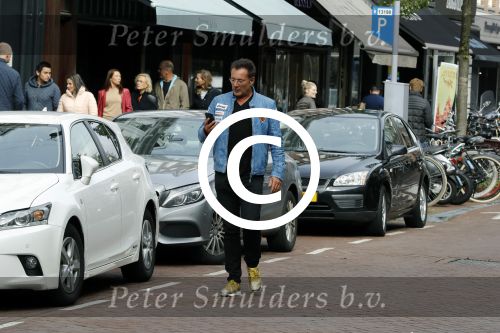 Amsterdam 16 september 2017 
Gerard Joling shoppend op de pc hooftstraat
