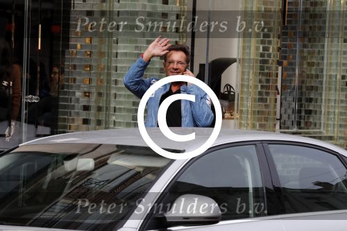 Amsterdam 16 september 2017 
Gerard Joling shoppend op de pc hooftstraat