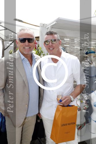 Saint Tropez 3 augustus 2017
Jan des Bouvrie viert zijn 75e verjaardag met familie en vrienden bij Tropezina. Gordon met een kennis