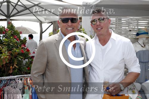 Saint Tropez 3 augustus 2017
Jan des Bouvrie viert zijn 75e verjaardag met familie en vrienden bij Tropezina. Gordon met een kennis