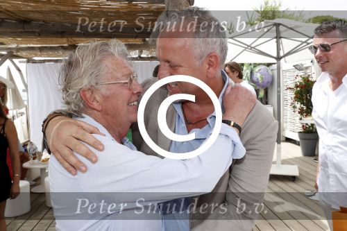 Saint Tropez 3 augustus 2017
Jan des Bouvrie viert zijn 75e verjaardag met familie en vrienden bij Tropezina. Gordon met een kennis