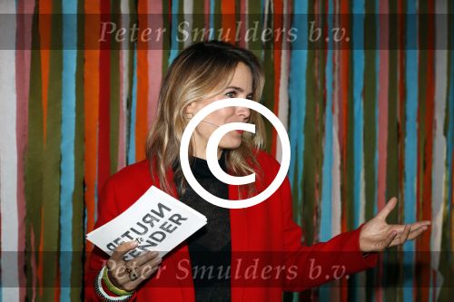 Amsterdam 14 september 2017
Presentatie nieuwe produkten return to sender met Katja Schuurman. Hannah Verboom presenteert het gebeuren. Verder aanwezig de ouders van Katja Birgit Schuurman met Arne Toonen Thijs Romer Sammie en Freek  van Noortwijk