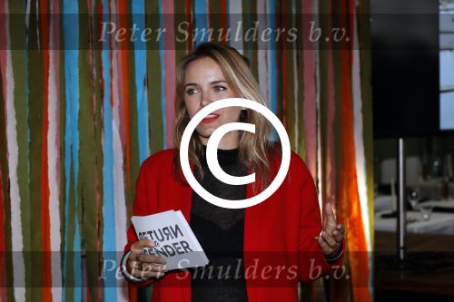 Amsterdam 14 september 2017
Presentatie nieuwe produkten return to sender met Katja Schuurman. Hannah Verboom presenteert het gebeuren. Verder aanwezig de ouders van Katja Birgit Schuurman met Arne Toonen Thijs Romer Sammie en Freek  van Noortwijk