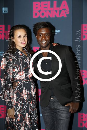 Amsterdam 11 september 2017
Premiere Bella Donna\'s in pathe arena. Holly Brood met een kennis