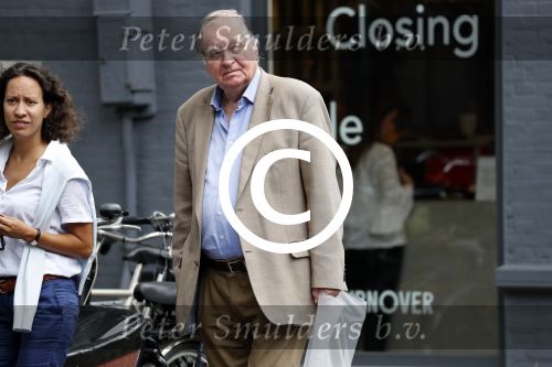 Amsterdam 22 juli 2017  
Huub Osterhuis op de cornelis schuytstraat