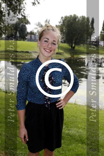 Eiland van Maurik 4 september 2017
Groepsfoto met Nicolette Kluijver en Dennis Weening met Marieke Elsinga, Anouk Hoogendijk, Roeland Fernhout, Niels Gomperts, Carolina Dijkhuizen, Henk Poort, Joelle Witschge, Richard Witschge, Shelly Sterk, Soundos El Ahmadi, Danny Froger, Kaj Gorgels, Nicole Buch en Brace. tijdens de persviewing van Expeditie Robinson 2017 op het Eiland van Maurik