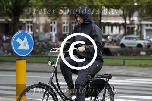 Amsterdam 12 september 2017  
Isa Hoes in de storm op de fiets