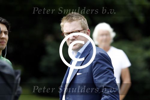 Warmond 7 juli 2017
Koninklijk fotouurtje in Warmond . Koning Willem Alexander Koningin Maxima prionses Amalia Ariane en Alexia komen aanvaren met een sloep. Jair Ferwerda van Jinek