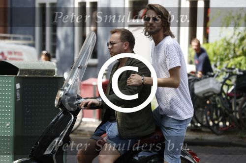 Amsterdam 21 juli 2017
Jamai Loman met zijn vriend Michael Muller op hun vespa scooter