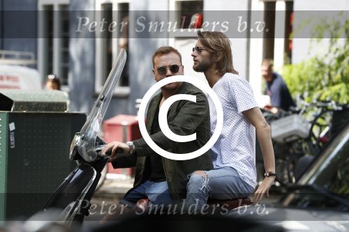 Amsterdam 21 juli 2017
Jamai Loman met zijn vriend Michael Muller op hun vespa scooter