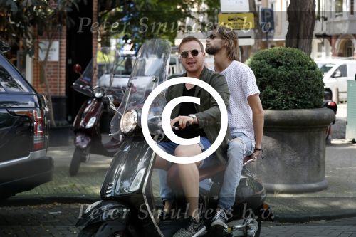 Amsterdam 21 juli 2017
Jamai Loman met zijn vriend Michael Muller op hun vespa scooter