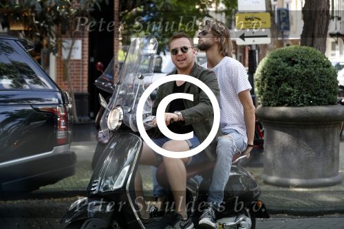 Amsterdam 21 juli 2017
Jamai Loman met zijn vriend Michael Muller op hun vespa scooter