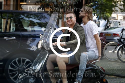 Amsterdam 21 juli 2017
Jamai Loman met zijn vriend Michael Muller op hun vespa scooter
