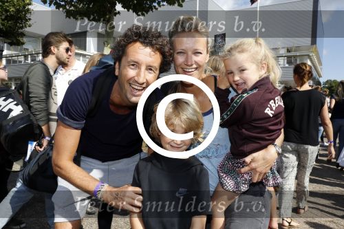 Amsterdam 3 september 2017  
ALS Cityswim in de amsterdamse grachten. Jan Joost v Gangelen met zijn vrouw en kinderen