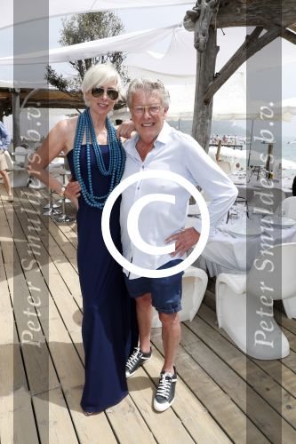 Saint Tropez 3 augustus 2017
Jan des Bouvrie viert zijn 75e verjaardag met familie en vrienden bij Tropezina. Jan met zijn vrouw Monique