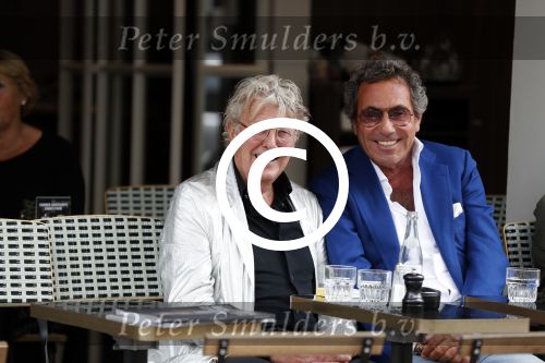 Amsterdam 11 juli 2017 
Jan des Bouvrie en Ronnie Rosenbaum op terras op de pc hooftstraat