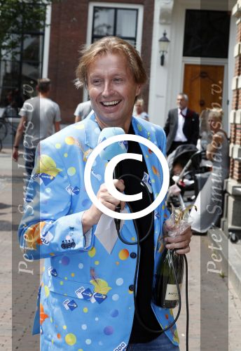 Leiden 7 juli 2017
Zanger Wesley Klein trouwt met de liefde van zijn leven Nelly! Naast zoontje Wesley en dochter Jailey in stadhuis Leiden. jan paparazzi