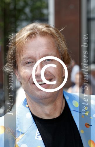 Leiden 7 juli 2017
Zanger Wesley Klein trouwt met de liefde van zijn leven Nelly! Naast zoontje Wesley en dochter Jailey in stadhuis Leiden. jan paparazzi