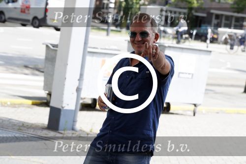 Amsterdam 10 juli 2017 
Jeroen v Inkel met blikje red bull bij benzine pomp