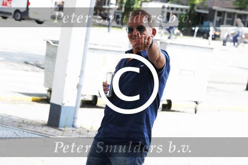 Amsterdam 10 juli 2017 
Jeroen v Inkel met blikje red bull bij benzine pomp