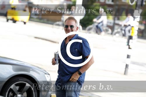 Amsterdam 10 juli 2017 
Jeroen v Inkel met blikje red bull bij benzine pomp