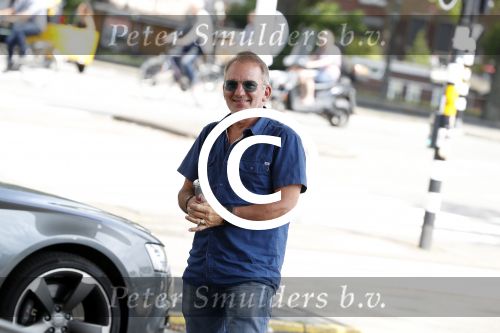 Amsterdam 10 juli 2017 
Jeroen v Inkel met blikje red bull bij benzine pomp