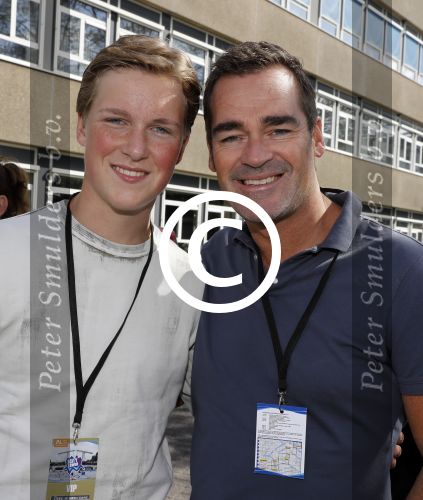 Amsterdam 3 september 2017  
ALS Cityswim in de amsterdamse grachten. Jeroen v d Boom met zoon