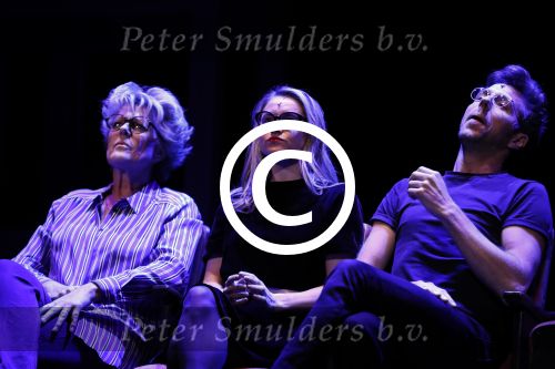 Hoorn 12 september 2017
Albert Verlinde en stage entertainment presenteren cast Annie MG Schmidt. Simone Kleinsma William Spaaij Marjolein TouwWim v d Driessche en Jeske v d Staak
De repetities waren in de schouwburg van Hoorn.