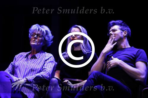 Hoorn 12 september 2017
Albert Verlinde en stage entertainment presenteren cast Annie MG Schmidt. Simone Kleinsma William Spaaij Marjolein TouwWim v d Driessche en Jeske v d Staak
De repetities waren in de schouwburg van Hoorn.