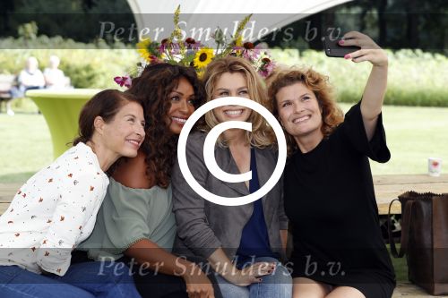 t Harde 5 september 2017
Presentatie cast Opvliegers. Antje Monteiro, Anouk van Nes, Joanne Telesford, Sandra Mattie,
Producent is  Rick Engelkes