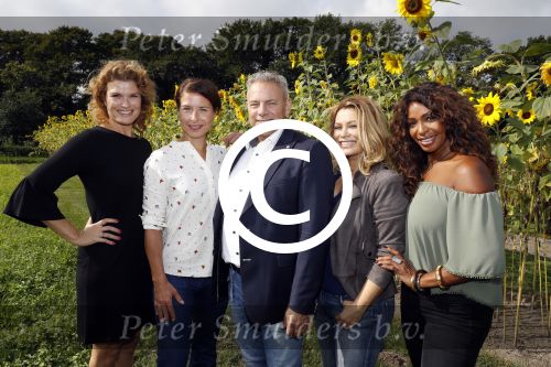 t Harde 5 september 2017
Presentatie cast Opvliegers. Antje Monteiro, Anouk van Nes, Joanne Telesford, Sandra Mattie,
Producent is  Rick Engelkes