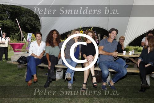 t Harde 5 september 2017
Presentatie cast Opvliegers. Antje Monteiro, Anouk van Nes, Joanne Telesford, Sandra Mattie,
Producent is  Rick Engelkes