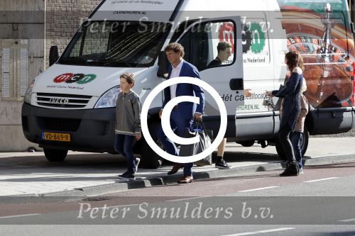 Leiden 2 juli 2017 
Jochem Myjer en zijn vriendin Marloes Novan vieren de 40e verjaardag van Jochem met familie en vrienden.