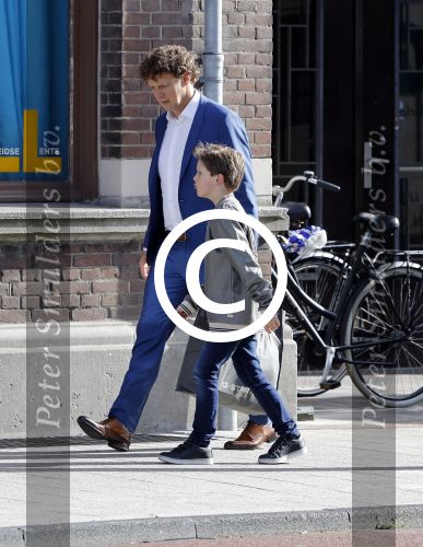 Leiden 2 juli 2017 
Jochem Myjer en zijn vriendin Marloes Novan vieren de 40e verjaardag van Jochem met familie en vrienden.